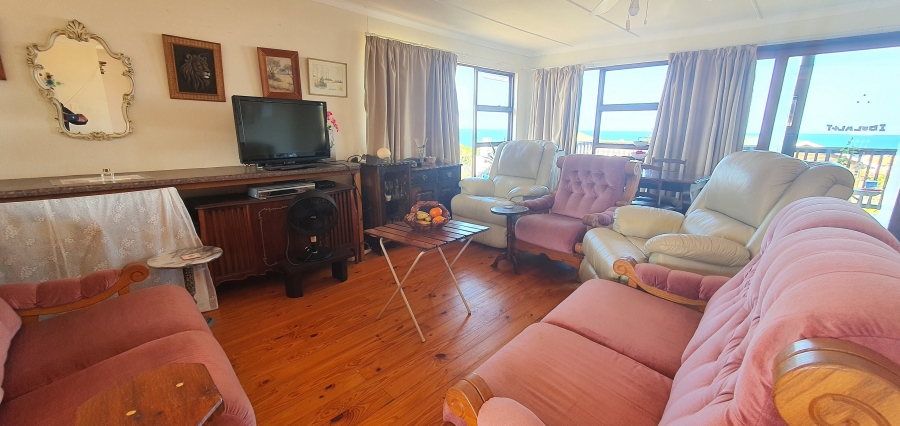 3 Bedroom Property for Sale in Boggomsbaai Western Cape